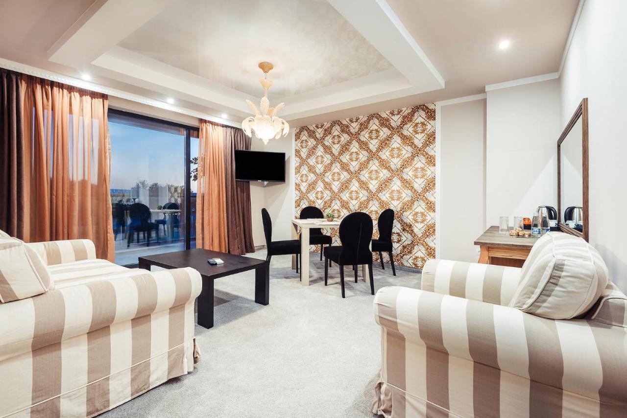 Opu Boutique Hotel Varna ภายนอก รูปภาพ